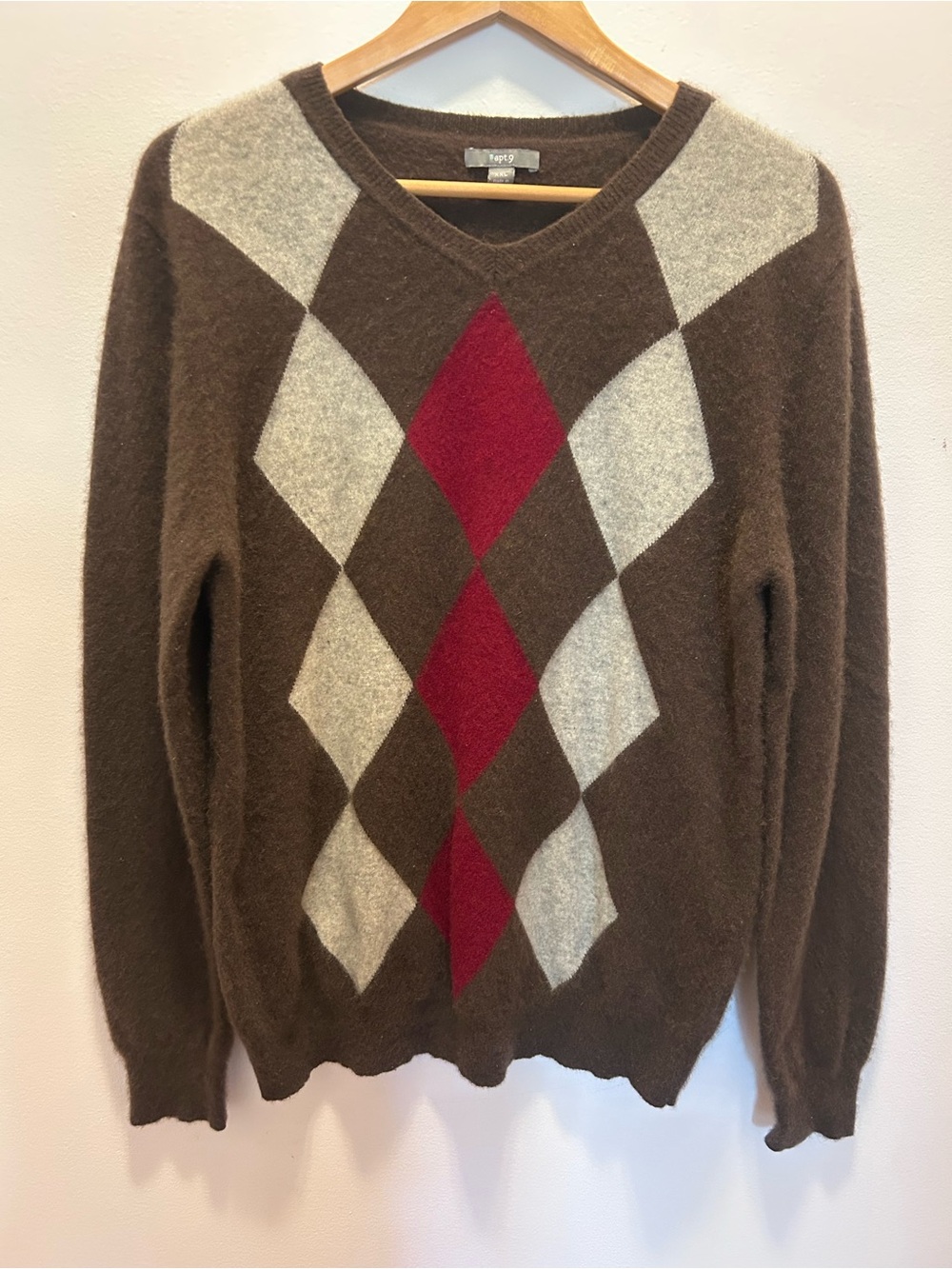 100% Cashmere Women Brown V-Neck Argyle Sweater with Cranberry and Gray Diamonds